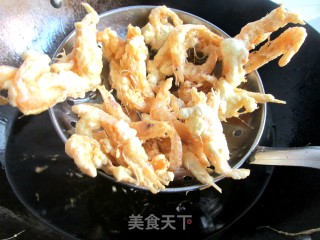 【临沂】酥炸黄金小海虾的做法步骤：6
