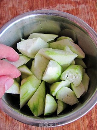 虾干白玉菇烩丝瓜的做法步骤：3