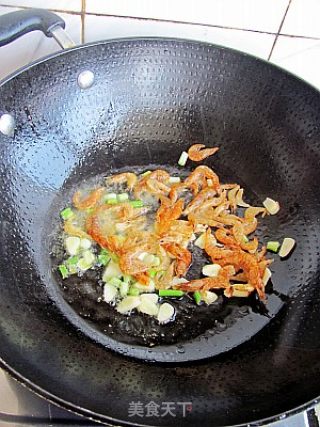 虾干白玉菇烩丝瓜的做法步骤：5