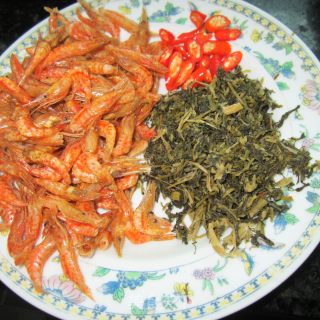梅干菜炒虾的做法步骤：2