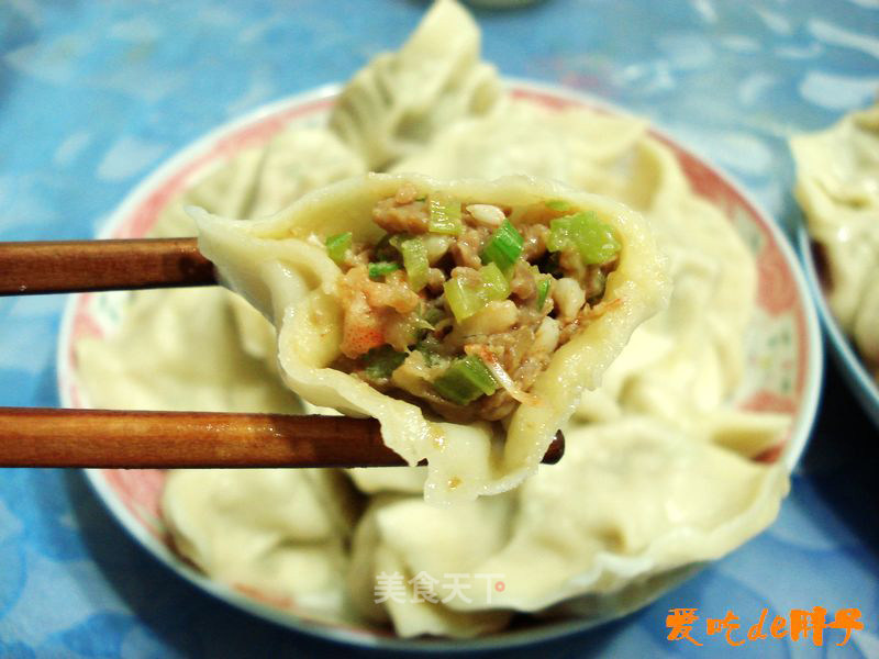 芹菜猪肉鲜虾水饺的做法