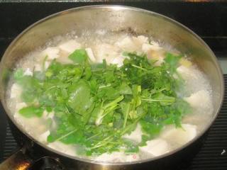 荠菜虾干豆腐汤的做法步骤：6