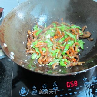 青椒丝炒干虾的做法步骤：7