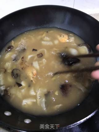 鲜香汤煮番薯蛋皮的做法步骤：3