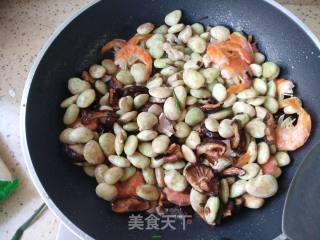 香菇虾干豆饭的做法步骤：2