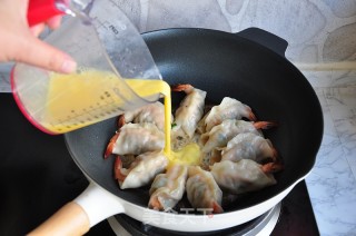 抱蛋鲜肉虾饺的做法步骤：9