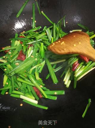 韭菜炒虾的做法步骤：3