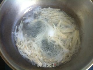 冻豆腐粉条金针菇的做法步骤：4