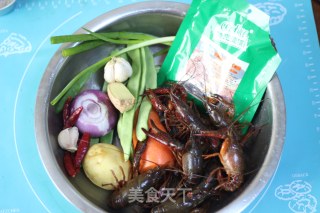 麻辣香锅小龙虾的做法步骤：1