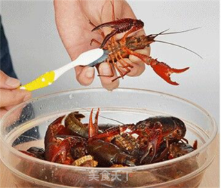 潜江风味油焖大虾的做法步骤：1