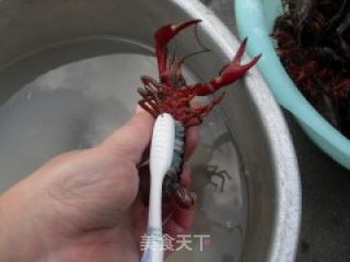 十三香龙虾的做法步骤：1