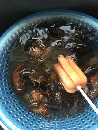 香辣小龙虾的做法步骤：1