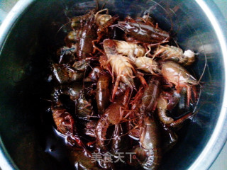 麻辣小龙虾--简单调料做好吃龙虾的做法步骤：1