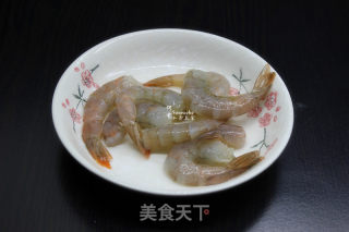 咸蛋黄虾仁炒饭的做法步骤：2
