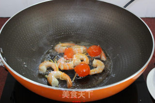 咸蛋黄虾仁炒饭的做法步骤：4