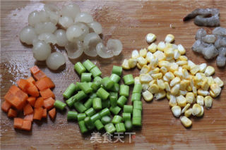 桂圆虾仁玉米粒的做法步骤：1