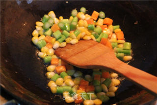 桂圆虾仁玉米粒的做法步骤：3