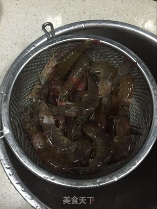 【义乌】豆瓣葱香炒虾的做法步骤：2