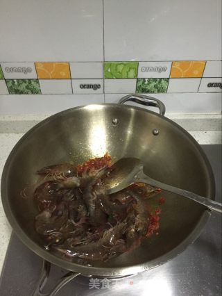 【义乌】豆瓣葱香炒虾的做法步骤：5