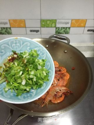 【义乌】豆瓣葱香炒虾的做法步骤：6