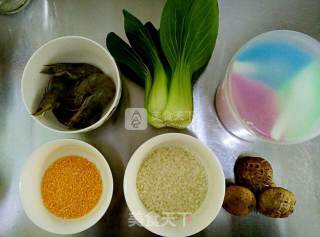 粗粮蔬菜鲜虾粥的做法步骤：1