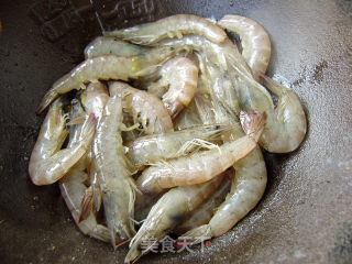 家常菜----辣炒青虾的做法步骤：2