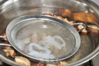 海鲜炒粉干的做法步骤：3
