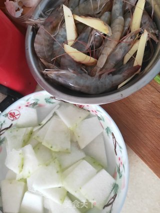 冬瓜炒大虾的做法步骤：2