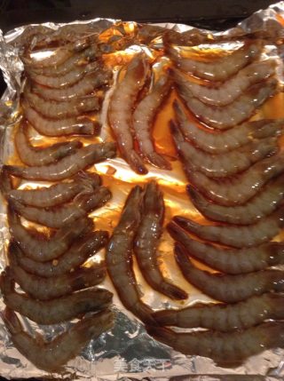 黑胡椒蒜泥烤虾的做法步骤：4