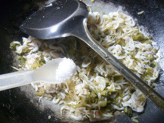 雪菜炒白虾米的做法步骤：6