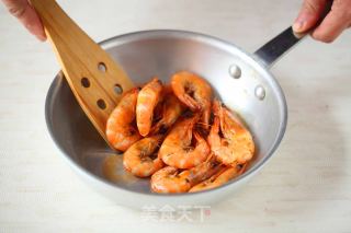 葱香红汁虾的做法步骤：1