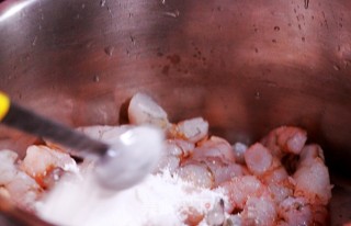 港式水晶虾饺的做法步骤：2