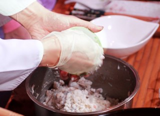 港式水晶虾饺的做法步骤：4