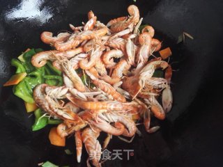 草虾炒青椒的做法步骤：11
