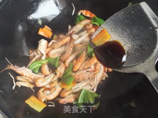 草虾炒青椒的做法步骤：12