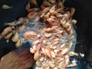 香酥小河虾的做法步骤：9