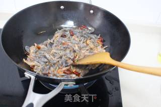 韭菜炒河虾的做法步骤：4