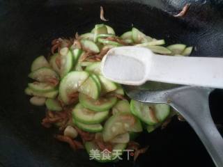 西葫芦炒河虾的做法步骤：9