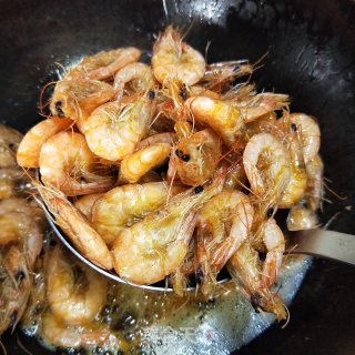 酥香小河虾的做法步骤：3