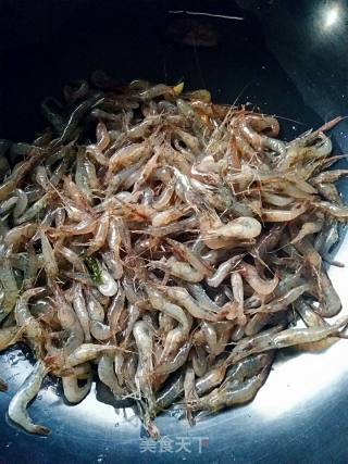 韭菜炒小河虾的做法步骤：5