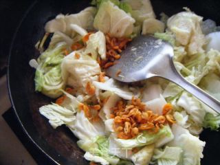 小河虾烧白菜的做法步骤：6