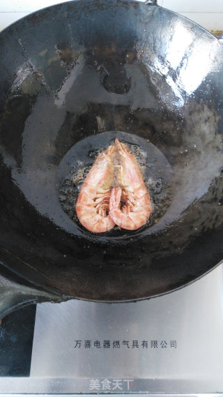 让人吮指回味的~~黄金蒜香南美大虾的做法步骤：4