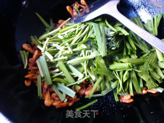 小河虾炒韭菜的做法步骤：6