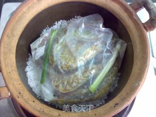 瓦煲盐焗虾的做法步骤：10