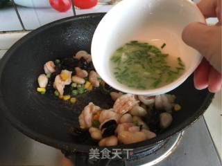 菱角米炒虾仁的做法步骤：9