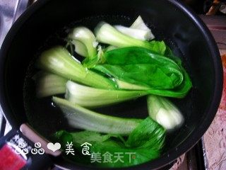 【海派经典】青菜鲜肉大馄饨的做法步骤：2