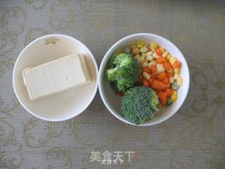 五彩南极磷虾豆腐羹的做法步骤：1