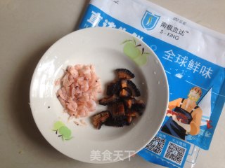 海鲜炒饭的做法步骤：1