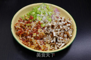 粤式新年早茶，广式鲜虾萝卜糕的做法步骤：4
