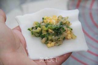 适合一岁半宝宝吃的小白菜虾肉蒸饺的做法步骤：11